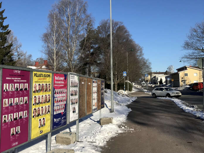 Presidentinvaalien mainosjulisteita on tulossa Laitilassa kolmeen paikkaan. Vihtorinkadun varrella on yksi perinteinen vaalijulisteiden sijaintipaikka. Arkistokuva: Solina Saarikoski.