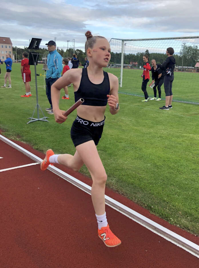 Monipuolisesti kilpaileva Sara Rantanen kuljetti Jyskeen kapulaa kultaan ja hopeaan oikeuttavaa vauhtia keskiviikkoisissa Vakkaviesteissä.