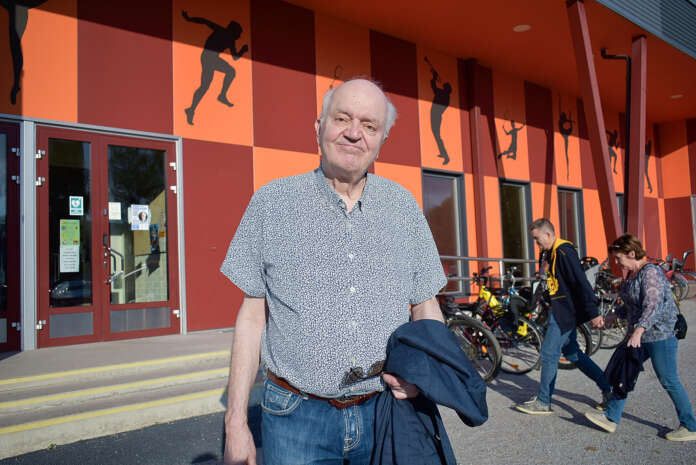 Jari Sinkkonen kävi kävelyllä Laitilan keskustassa ennen tilaisuuden alkua. - Tällainen kunta on hyvä kasvuympäristö lapsille. On monenlaista toimintaa sekä tuttu ja turvallinen ympäristö.